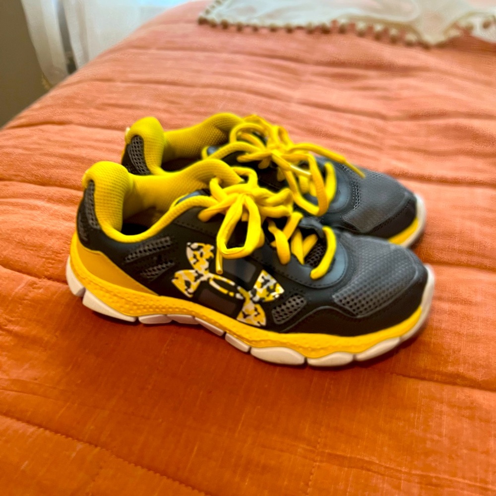 Boys Under Armor Sneakers